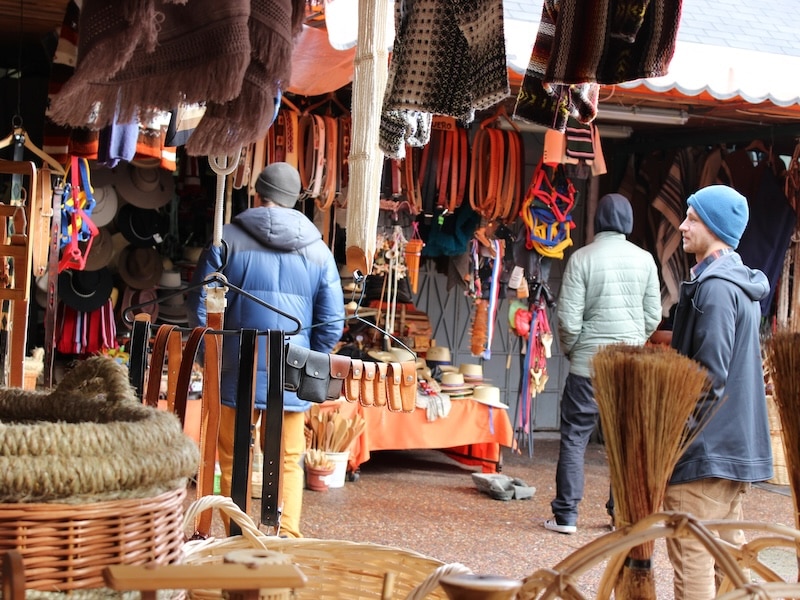 Exploring a Chilean artisan market with Powderquest